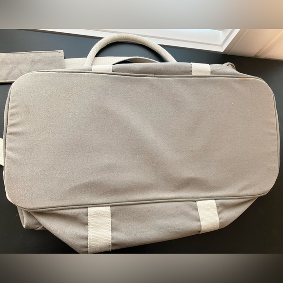 ROOTS Light Grey Weekender Bag - Picture 7 of 8